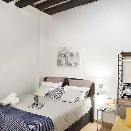 Petit Marais Apartment Paris